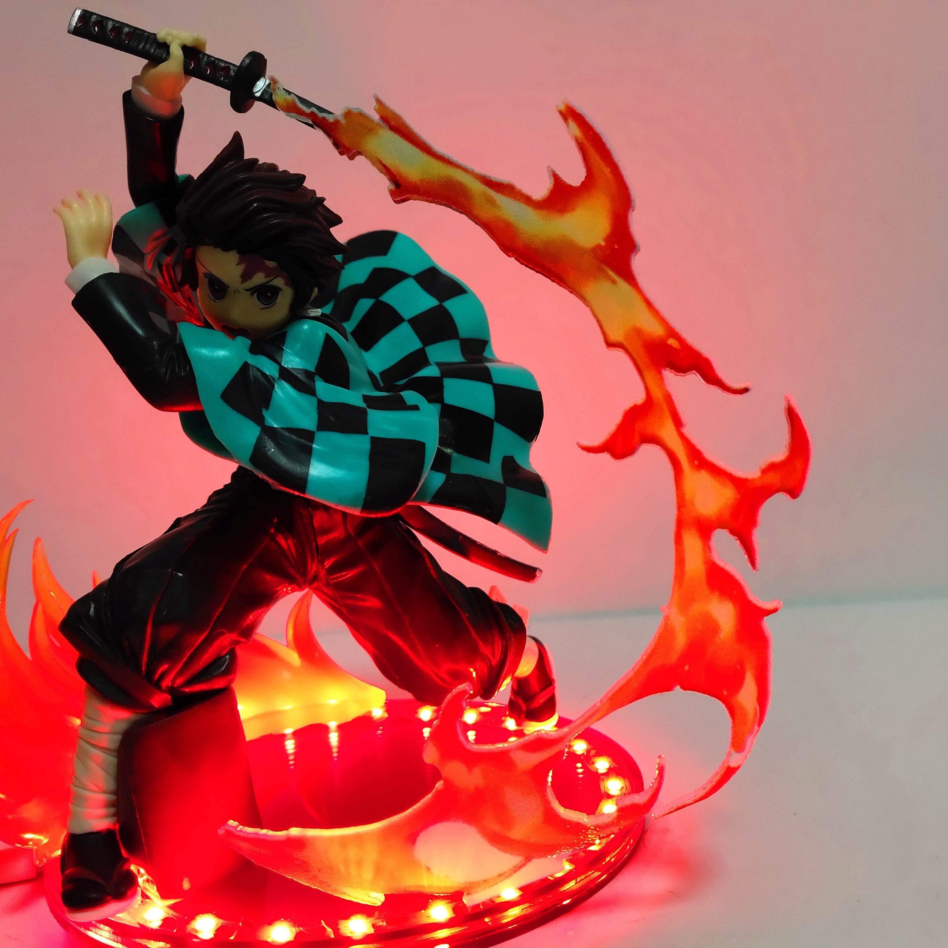 Figurine Demon Slayer Tanjiro LED Royaume Figurine