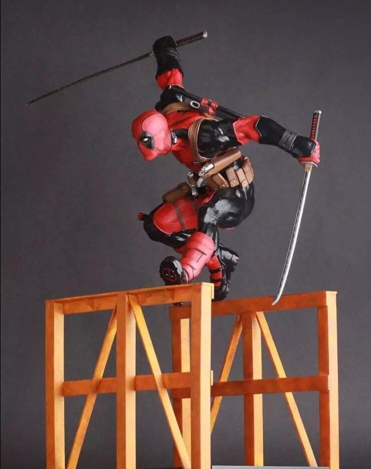 Grande Figurine Deadpool Royaume Figurine