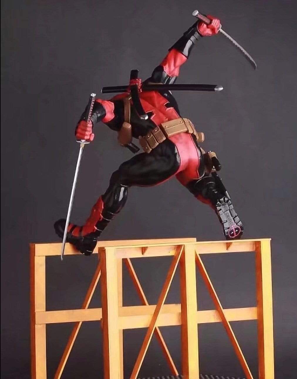 Grande Figurine Deadpool Royaume Figurine